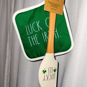 RAE DUNN. ST PATTY'S DAY SPATULA AND OVEN MITT